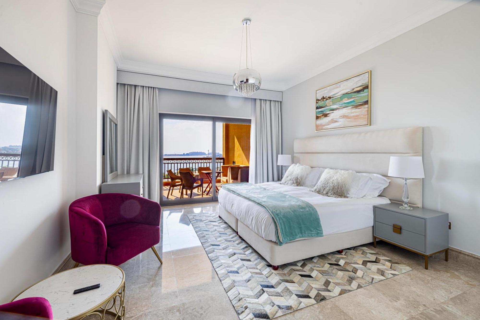 Fairmont North 2br Full Sea View