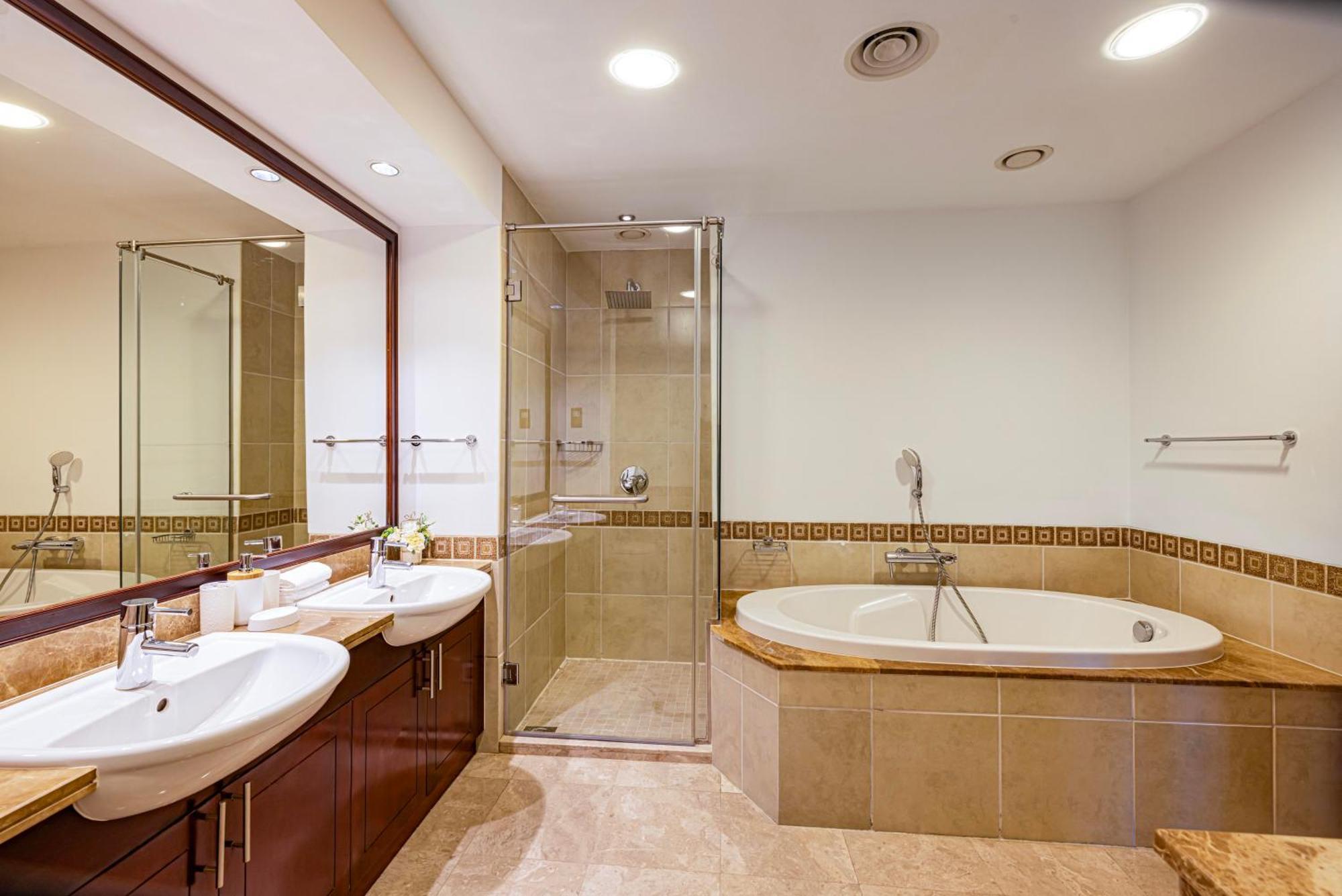 Fairmont North 2br Full Sea View Dubai