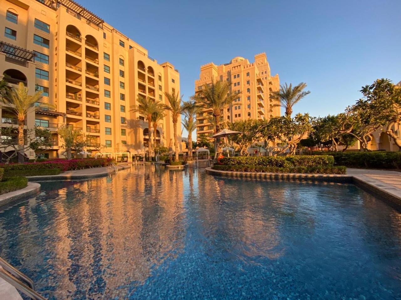 Fairmont North 2br Full Sea View